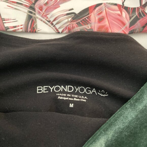 Beyond Yoga green velvet yoga leggings - size Medium - Picture 3 of 8